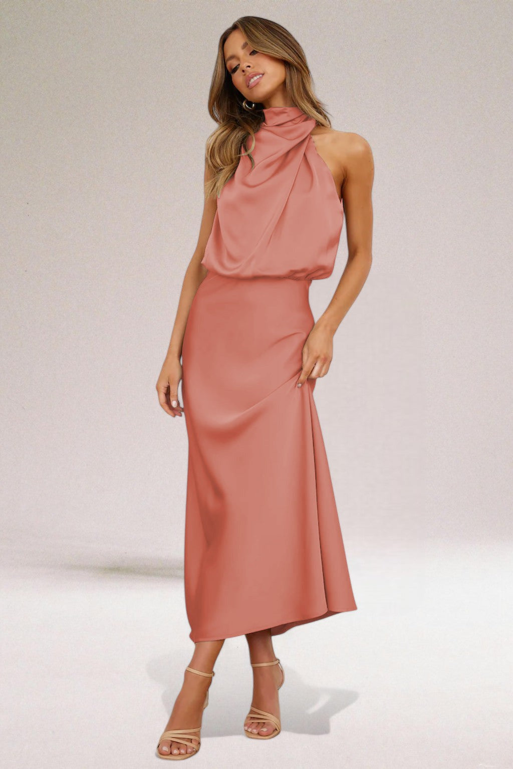 Flavia™ | Vestido glamour em cetim com decote