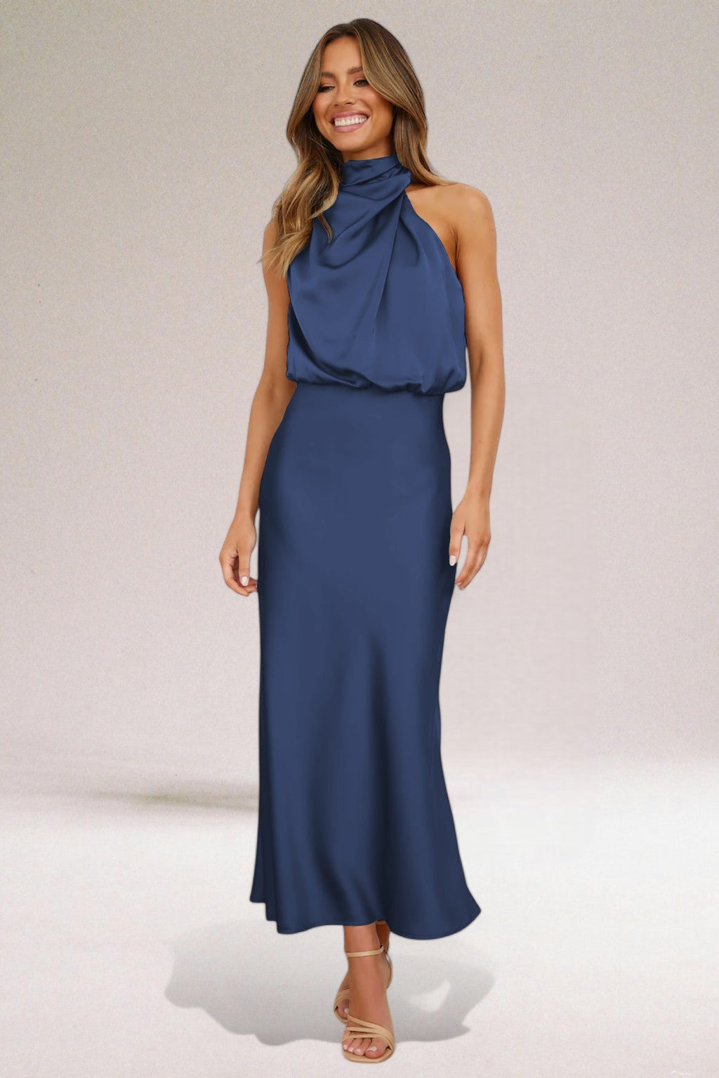 Flavia™ | Vestido glamour em cetim com decote