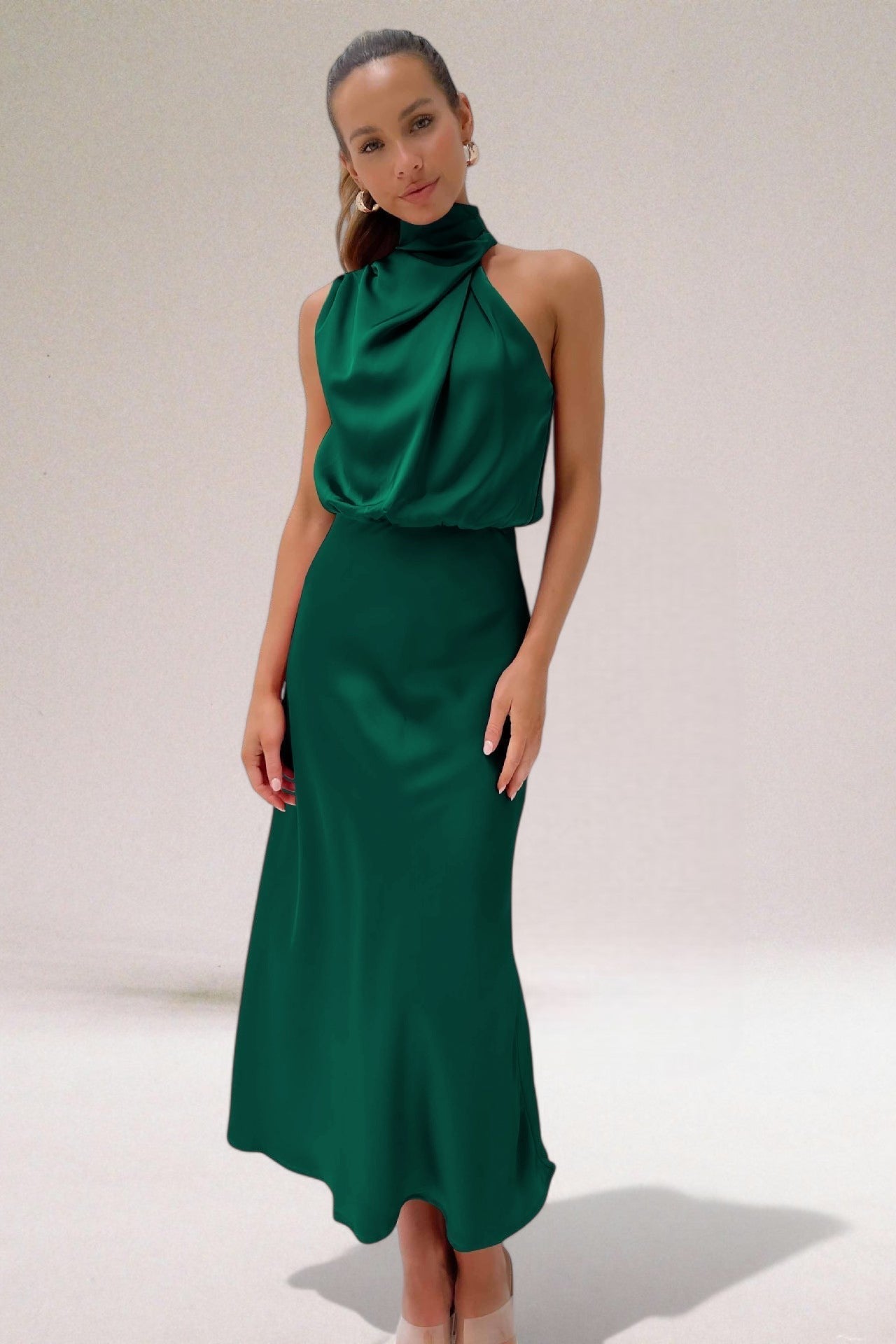 Flavia™ | Vestido glamour em cetim com decote